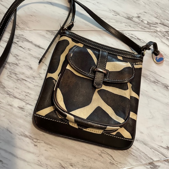 Chala Giraffe Patch Crossbody Handbag - Adjustable Strap, Detachable Key Fob